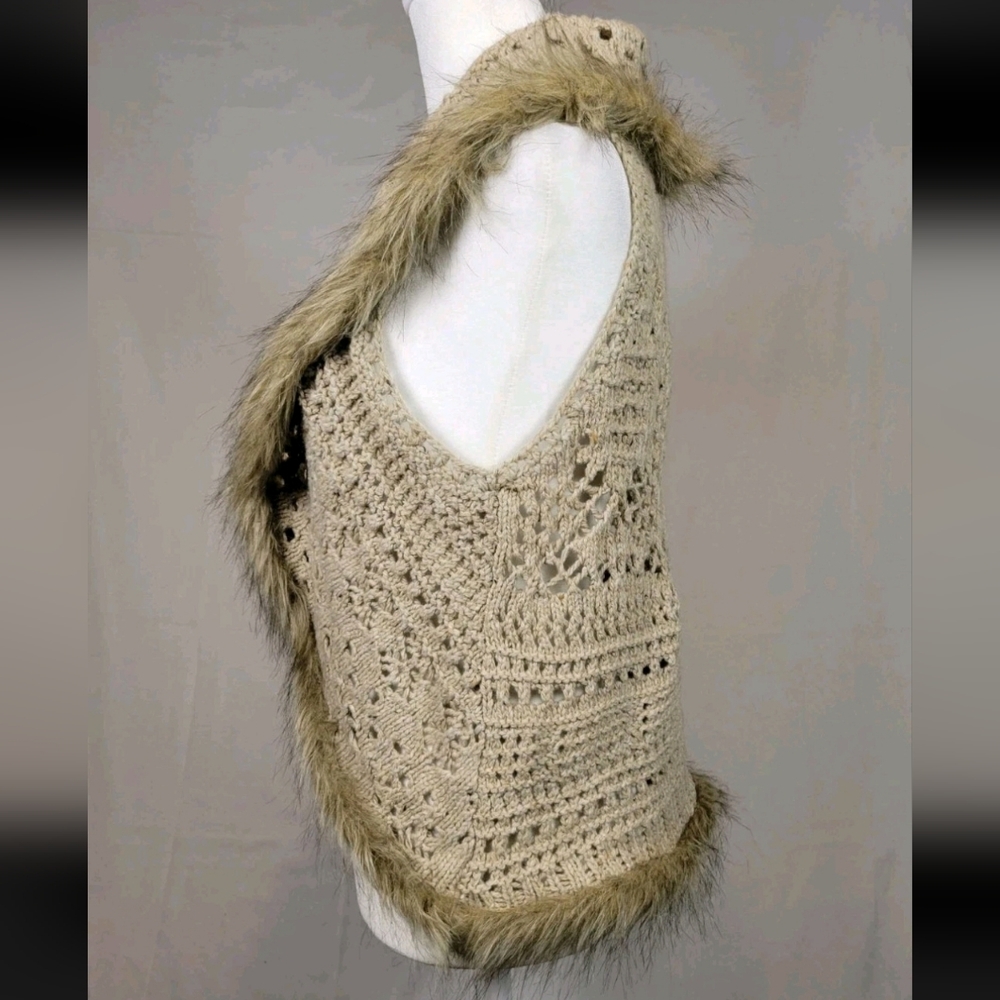 Apt. 9 Mocha Knit Open-Front Vest with Faux Fur Trim - Picture 4 of 10